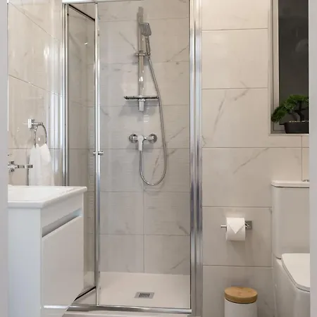 Apartment Discover Modern Luxury By The Sea